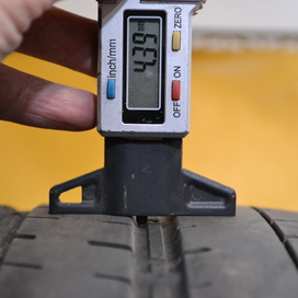 Használt Nyári Pirelli P zero (2) gumiabroncs (255 / 40 / R21)